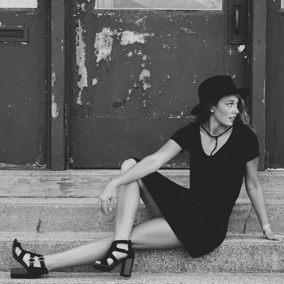 Meet your Posher, Harley - Picture 1 of 1